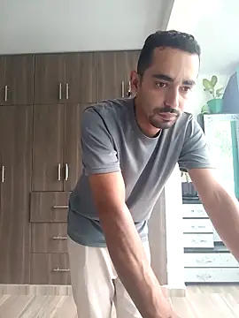 stivenlujan69 online show from November 2025 02:16:02 PM