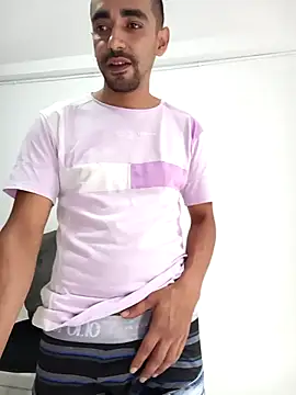 stivenlujan69 online show from April 2026 09:39:33 PM