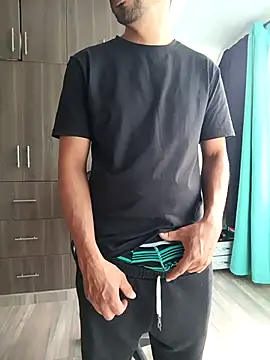 stivenlujan69 online show from November 2025 01:37:01 PM