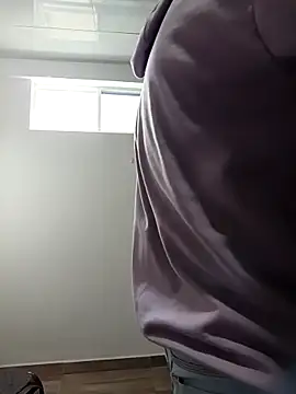 stivenlujan69 online show from February 2026 07:24:01 PM