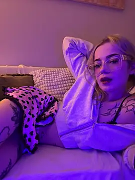 marnemzavar444 online show from December 2025 10:03:02 PM