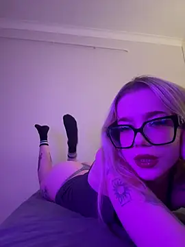 marnemzavar444 online show from March 2026 09:37:02 PM