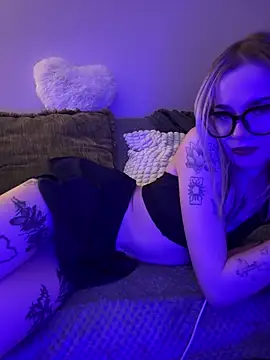 marnemzavar444 online show from November 2025 10:32:01 PM