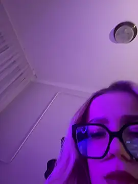 marnemzavar444 online show from February 2026 12:12:02 AM