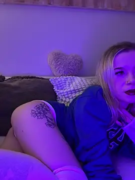 marnemzavar444 online show from November 2025 09:18:01 PM