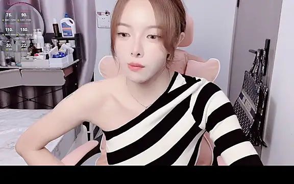 AmyySC online show from October 2025 03:00:01 PM