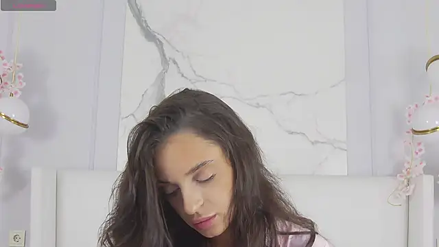 AdoraCortes online show from September 2025 05:06:02 AM