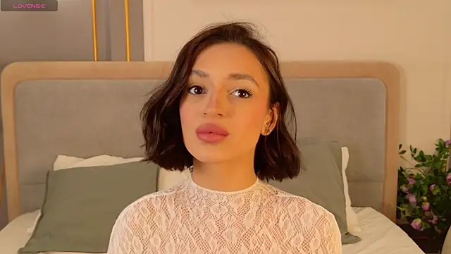 AdoraCortes online show from April 2026 05:03:01 AM