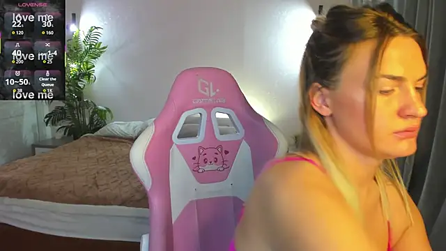 Marie Ellie online show from November 2025 01:11:02 AM