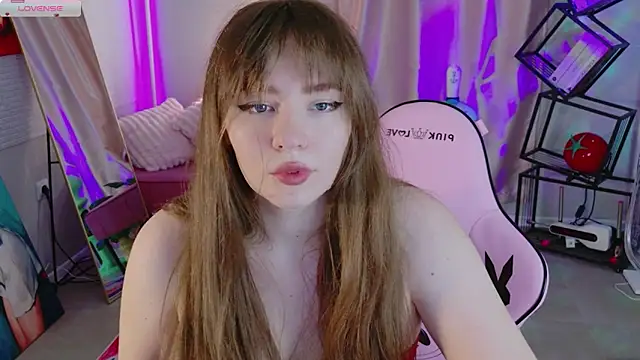 Moon  Bunny online show from May 2026 11:40:01 AM