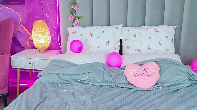 Moon  Bunny online show from February 2026 05:46:02 PM