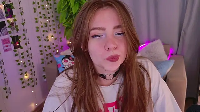 Moon  Bunny online show from September 2025 03:34:02 PM