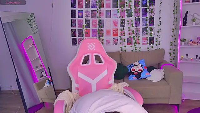 Moon  Bunny online show from April 2026 03:16:01 PM