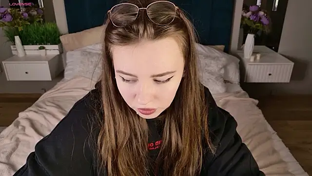 Moon  Bunny online show from March 2026 12:33:02 PM