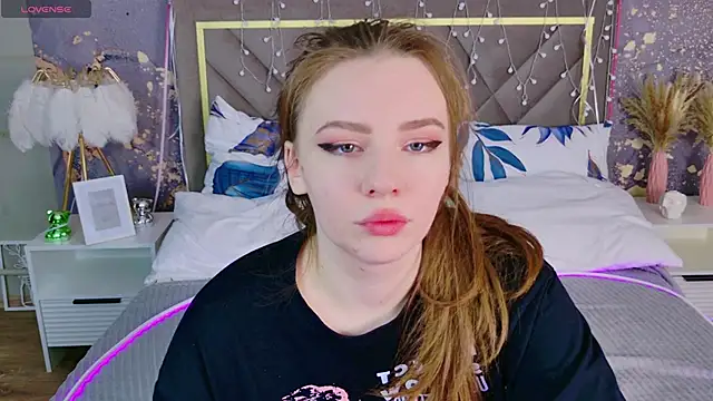 Moon  Bunny online show from February 2026 12:16:01 PM