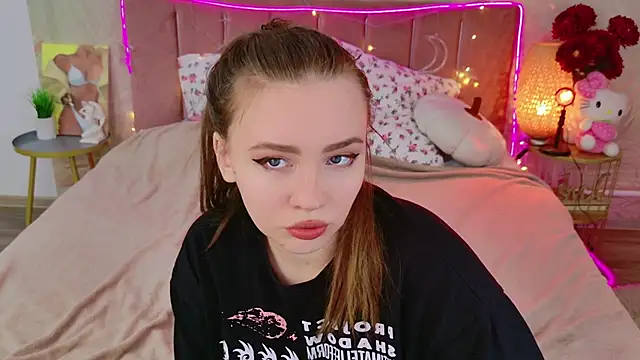 Moon  Bunny online show from February 2026 12:16:02 PM