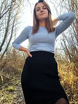 Snapshot of YOOUR_EVAA chatting on November 2025 08:28:02 AM YOOUR EVAA online show from November 2025 08:28:02 AM