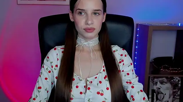 LuxMaya online show from November 2025 07:45:01 AM