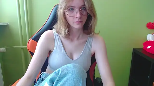 juicyPenny online show from April 2026 06:30:01 AM