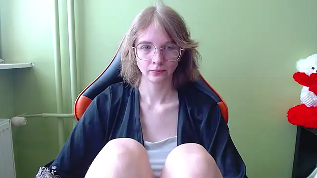 juicyPenny online show from April 2026 06:28:01 AM
