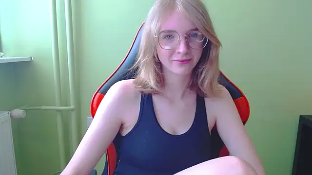 juicyPenny online show from April 2026 06:53:01 AM