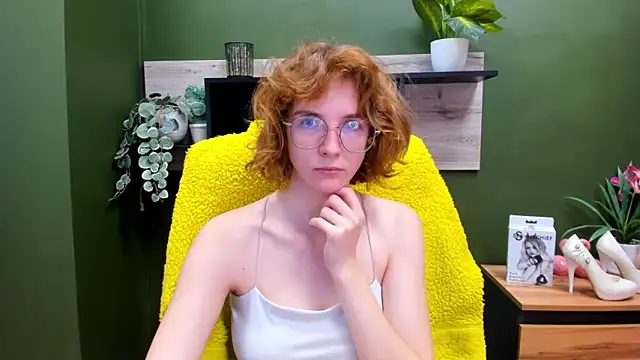 Snapshot of juicyPenny chatting on October 2025 06:43:02 AM juicyPenny online show from October 2025 06:43:02 AM