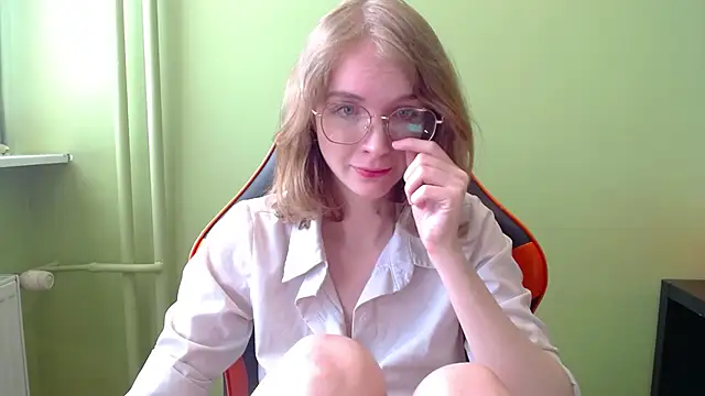 juicyPenny online show from April 2026 06:21:02 AM