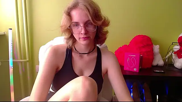 juicyPenny online show from June 2026 06:52:02 AM
