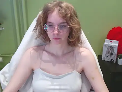 Snapshot of juicyPenny chatting on December 2025 07:32:01 AM juicyPenny online show from December 2025 07:32:01 AM