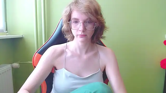 juicyPenny online show from April 2026 06:40:01 AM