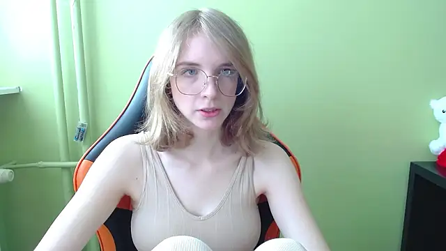 juicyPenny online show from March 2026 07:26:02 AM