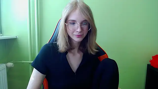 juicyPenny online show from March 2026 07:41:02 AM