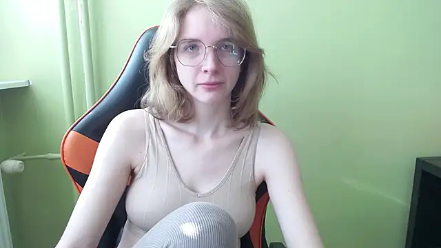 juicyPenny online show from March 2026 07:27:01 AM