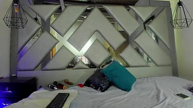 Snapshot of Lorenn_Hill chatting on December 2025 12:59:02 PM Lorenn Hill online show from December 2025 12:59:02 PM