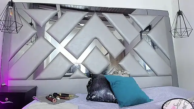 Snapshot of Lorenn_Hill chatting on November 2025 12:49:01 PM Lorenn Hill online show from November 2025 12:49:01 PM