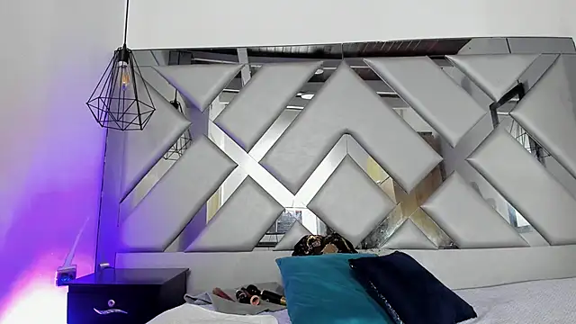 Snapshot of Lorenn_Hill chatting on November 2025 01:04:02 PM Lorenn Hill online show from November 2025 01:04:02 PM