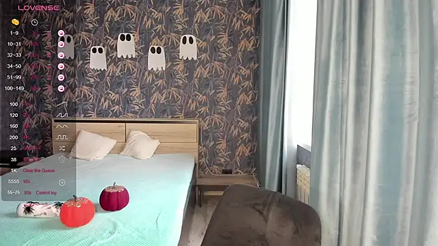 Kseni a online show from October 2025 08:57:01 AM