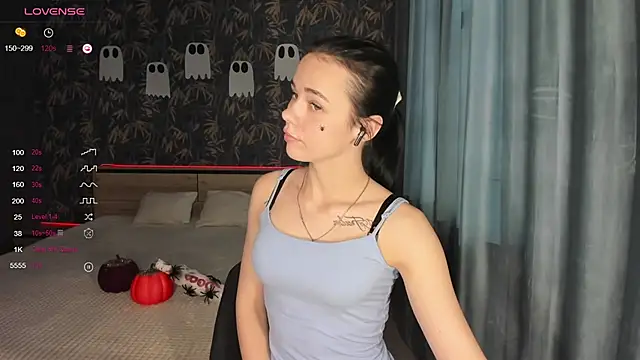 Kseni a online show from October 2025 10:47:01 AM