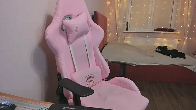 eleganc3 online show from February 2026 07:05:01 PM