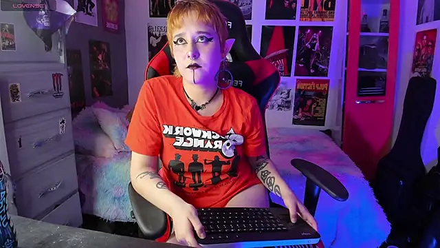 Snapshot of mistresscrowley666 chatting on October 2025 04:58:02 AM mistresscrowley666 online show from October 2025 04:58:02 AM