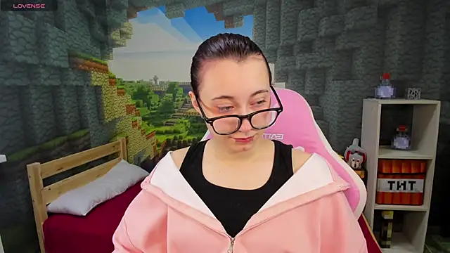 ClaraParks online show from December 2025 08:19:01 PM