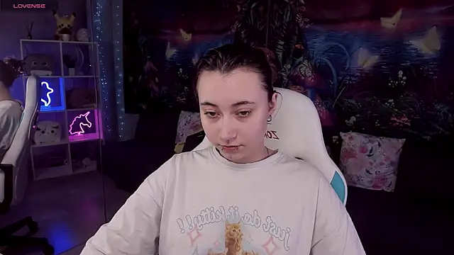 ClaraParks online show from April 2026 07:42:01 PM