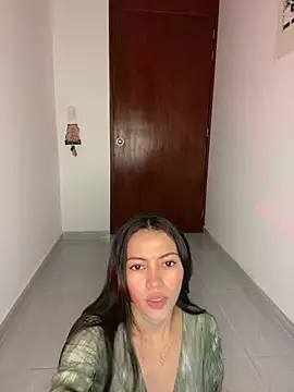 Lily  18 online show from December 2025 12:11:01 AM