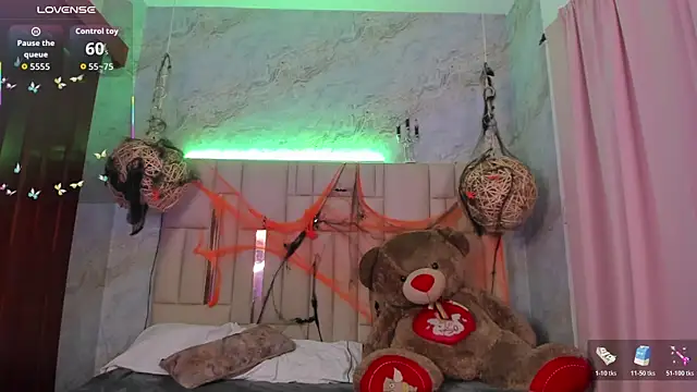 Snapshot of NikkyyRed chatting on November 2025 03:55:01 AM NikkyyRed online show from November 2025 03:55:01 AM