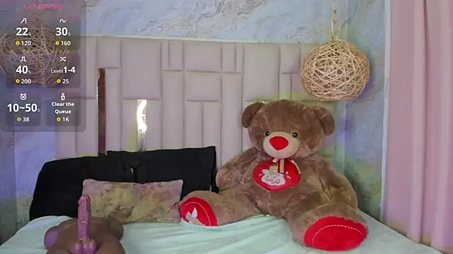 Snapshot of NikkyyRed chatting on November 2025 09:18:02 PM NikkyyRed online show from November 2025 09:18:02 PM