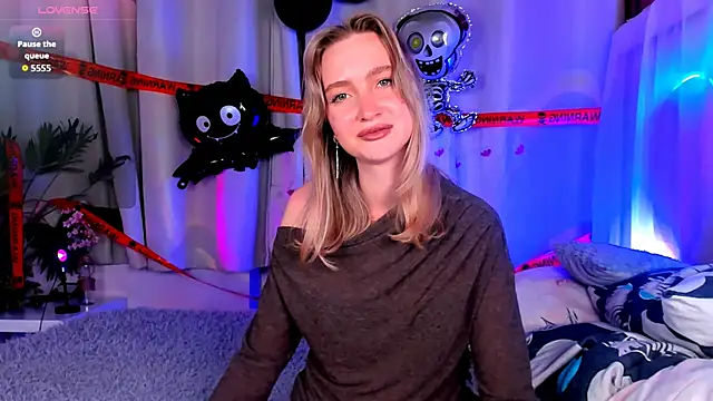 EllaBloom online show from October 2025 03:46:02 PM