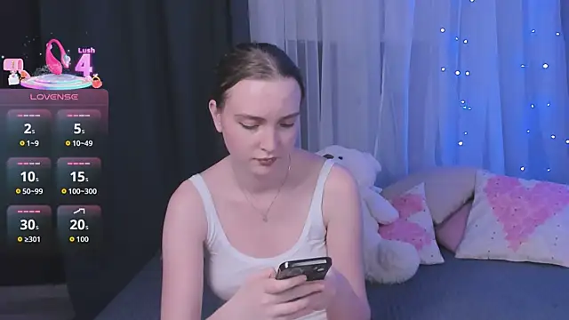 EllaBloom online show from September 2025 03:00:01 PM