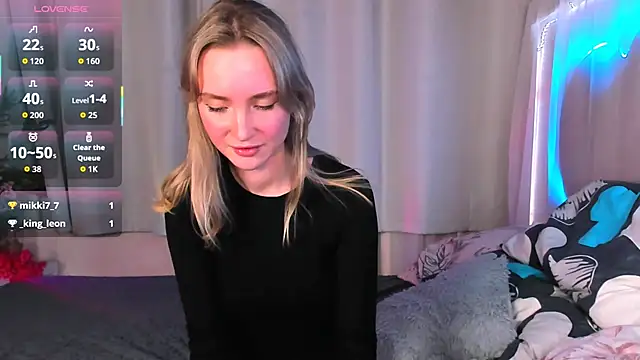 EllaBloom online show from November 2025 05:39:02 PM