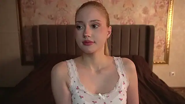 Snapshot of TaliaGreen chatting on October 2025 01:38:02 AM TaliaGreen online show from October 2025 01:38:02 AM