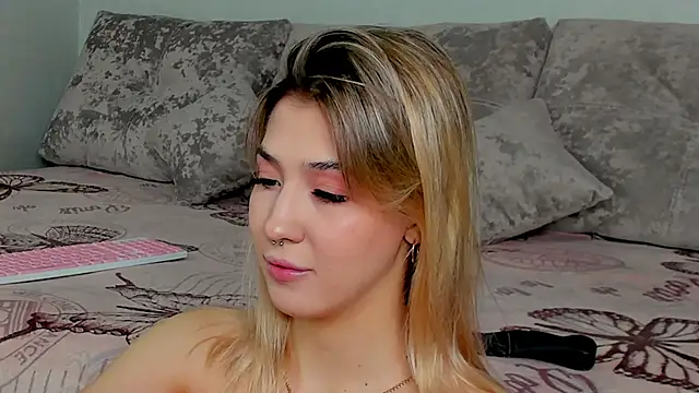 Snapshot of Bella_svon chatting on December 2025 04:27:01 PM Bella svon online show from December 2025 04:27:01 PM